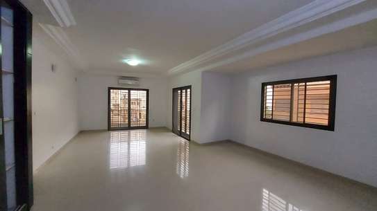 Duplex Grand Standing F5 à louer à Yoff Virage image 3