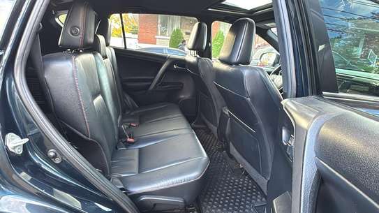 Toyota RAV4 image 10