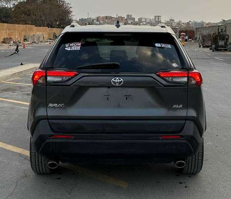 TOYOTA RAV 4 XLE 2020 image 4