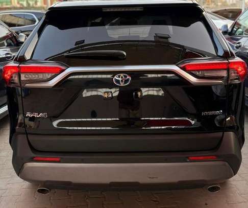Toyota RAV4 hybrid image 5