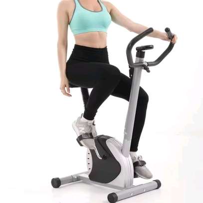 Vélo d’Appartement Compact – Idéal pour Fitness à Domicile image 4