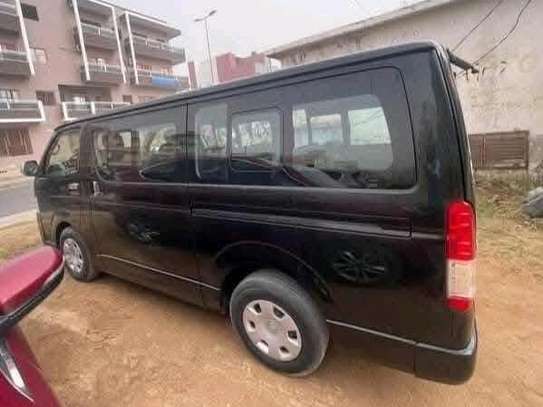 Toyota hiace 2016 image 2