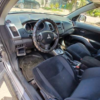 Mitsubshi outlander image 4