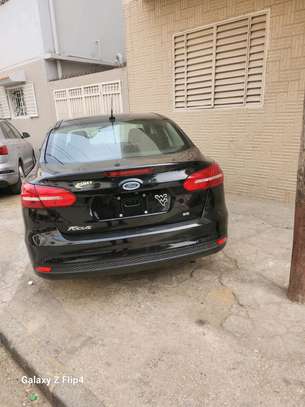 Ford focus sedan image 5