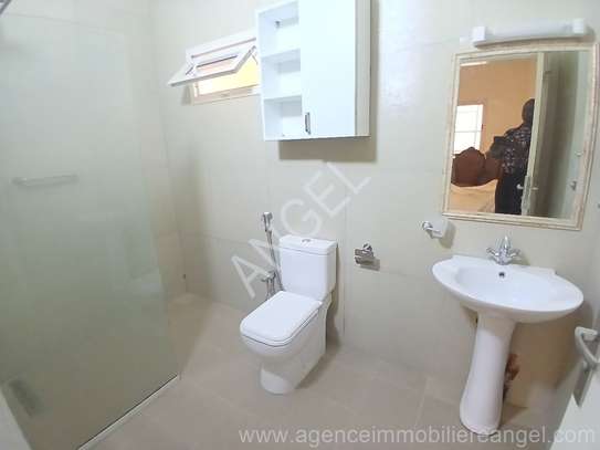Ref_1761_GL Villa à louer aux almadies R+1 image 4