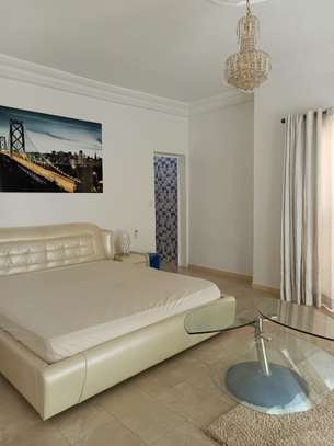 Villa R+2 de 300 m² à louer à stèle Mermoz image 1