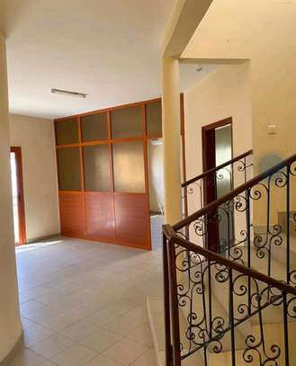 Mermoz vdn Villa R+1 à louer image 10