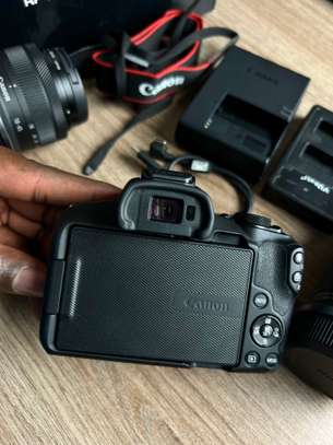 Canon R50 + 2 objectifs + accessoires, très bon état image 4