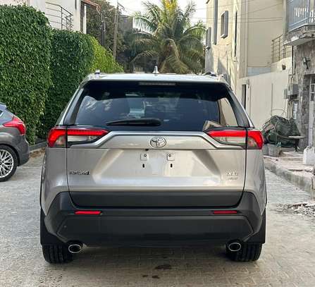Toyota Rav4 2021 image 4