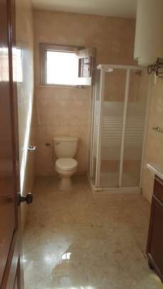 Villa R+2 aux Almadies image 1