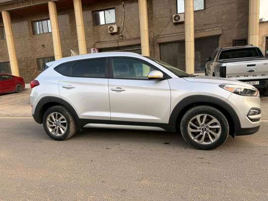 Hyundai tucson SE 2017 automatique ésance 4 cilinder 2.0 image 4