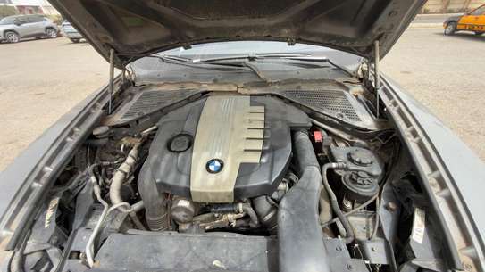 BMW X5 SUV gris métallisé spacieux et performant image 10