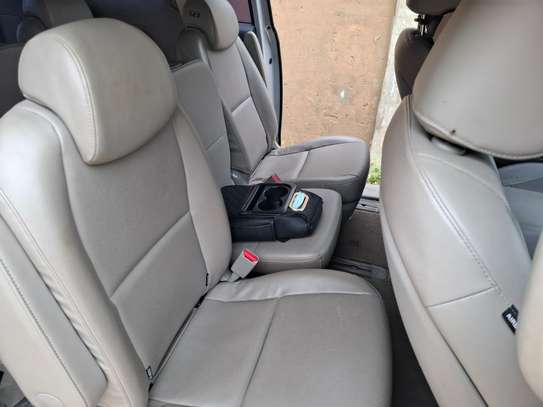Kia Carnival 10 places image 2