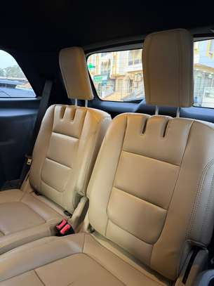 Ford Explorer XLT AWD image 11