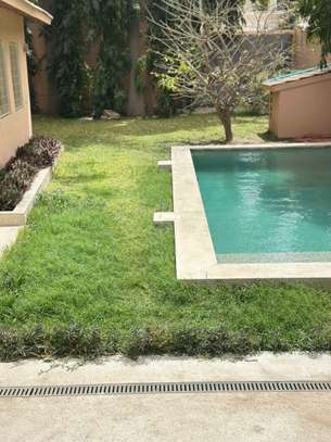 Villa TF avec piscine a vendre au Point E image 9