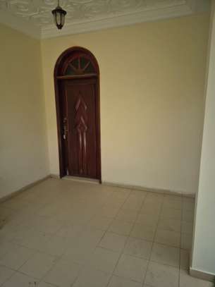 GRANDE VILLA  À LOUER AUX ALMADIES image 3