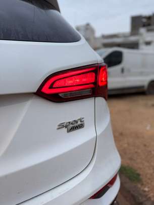 Hyundai santafe 2017 version 4x4 image 6