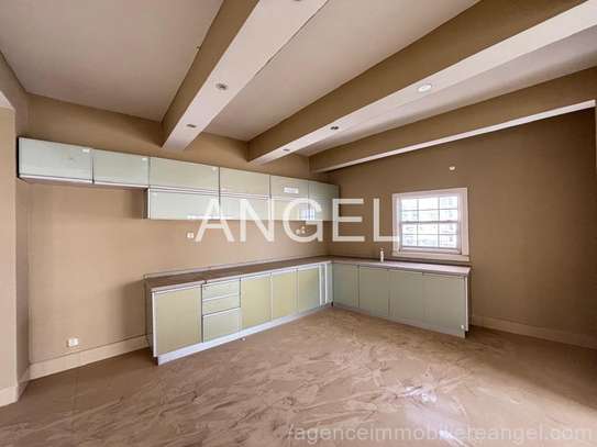Ref_2291  Penthouse de 310m²  à louer à Keur Gorgui image 5