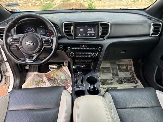 KIA SPORTAGE E X image 10