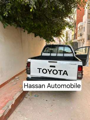 TOYOTA HILUX image 5