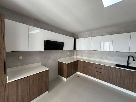 Appartement spacieux lumineux avec balcon privé image 8