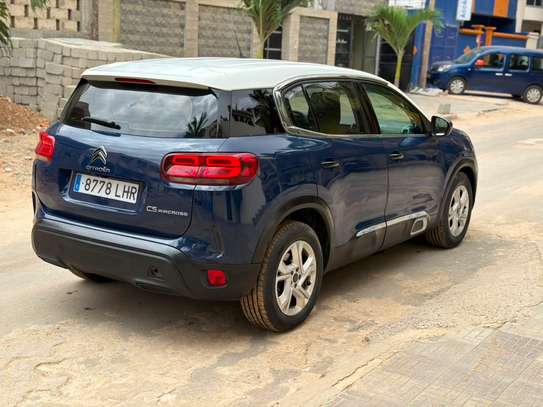 Citroën C5 aircros image 7