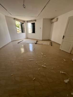 Jolie villa F7 avec piscine aux Almadies image 15
