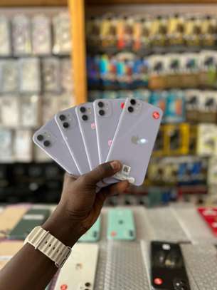 Iphone 11 simple 128 et 64 giga image 4