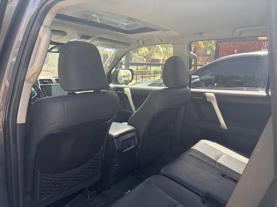 Toyota Land Cruiser 2022 SUV gris métallisé image 2