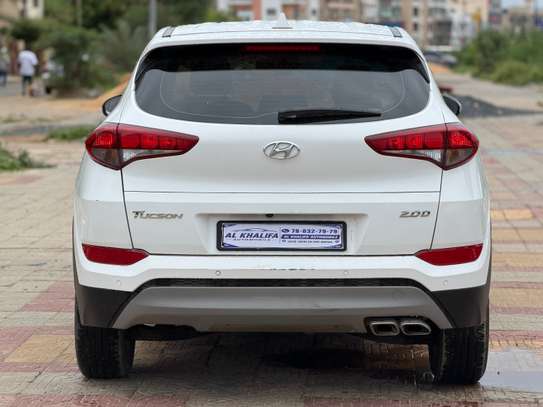 Hyundia Tucson image 3