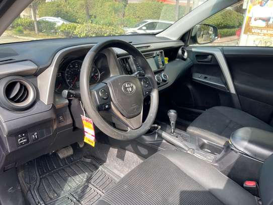 Toyota RAV4 LE image 2
