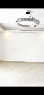 Duplex à louer avenue Djily mbaye vue sur port image 10