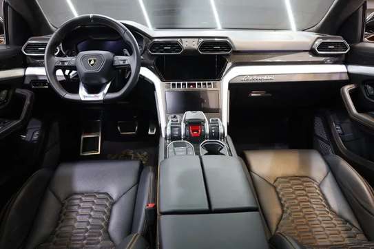 Lamborghini urus 2021 image 6