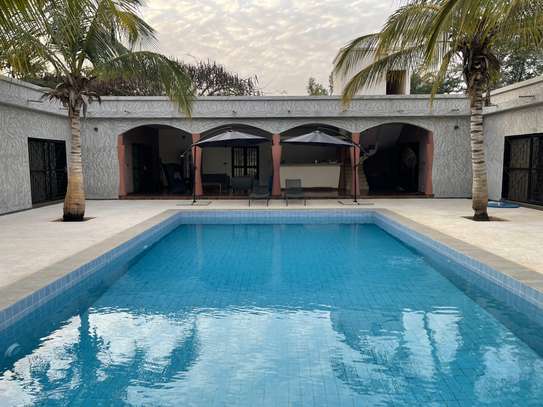 À VENDRE: Villa de 300m2 carré à Nguérigne image 4