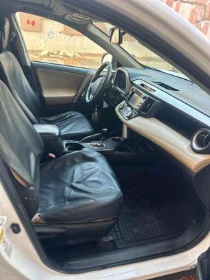 Toyota RAV4 image 6