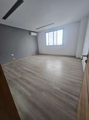 Appartement F4 vide vue sur mer à louer à Mermoz image 6