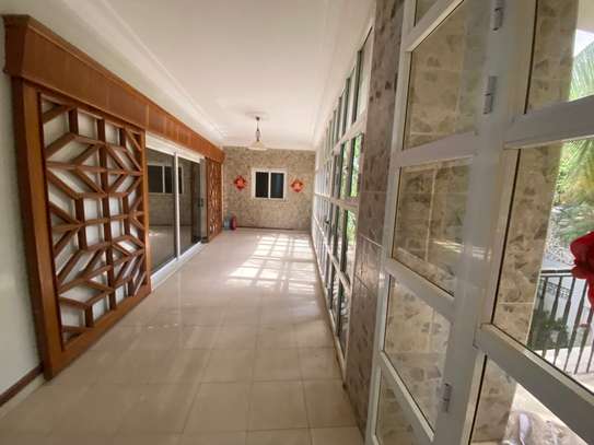 Belle villa à louer au point E image 13