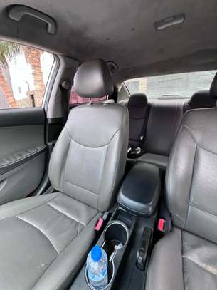 HYUNDAI ELANTRA 2015 image 9