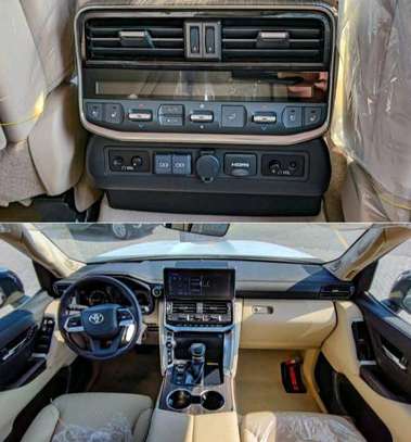 Toyota land cruiser vxr image 10