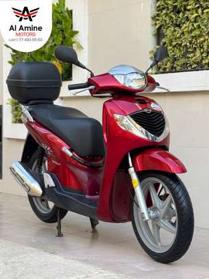 Honda SH image 2