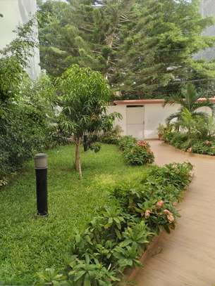 Grande villa R+1 à louer à Sotrac Mermoz image 6
