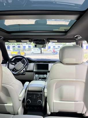 2023 Land Rover P400 image 9
