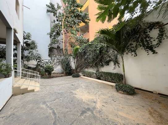 Grande villa à vendre à la Cité Keur Gorgui image 2