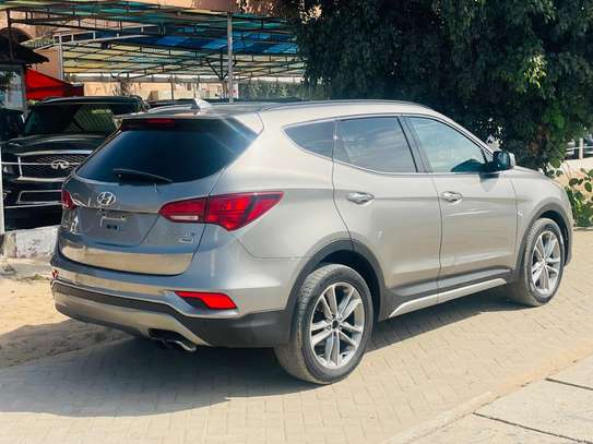 HYUNDAI SANTA FE image 4