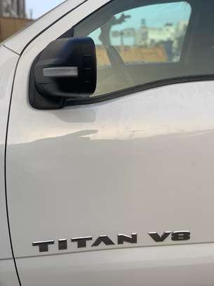 Nissan titan v8 2018 image 9