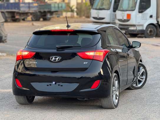 Hyundai Elantra gt image 4