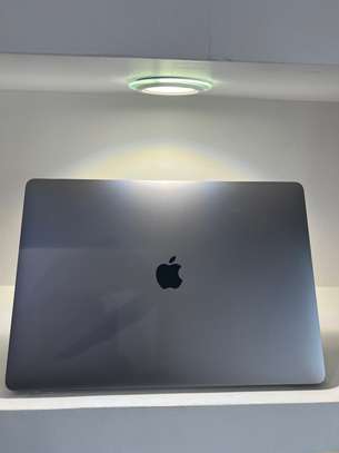 MacBook Pro 15 2019 image 2