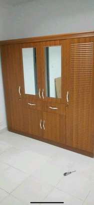 Armoire marron ,noire et blanc image 11