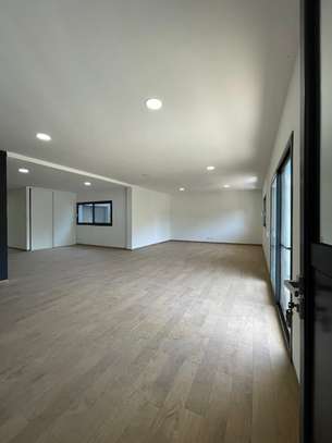 F4 neuf à louer au point e 204 m² image 1