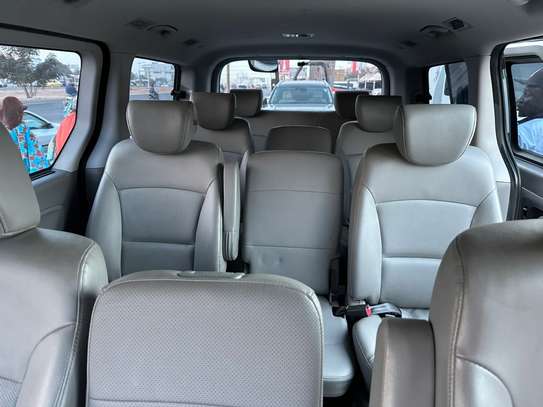 Hyundai Starex 12 places Deluxe image 9